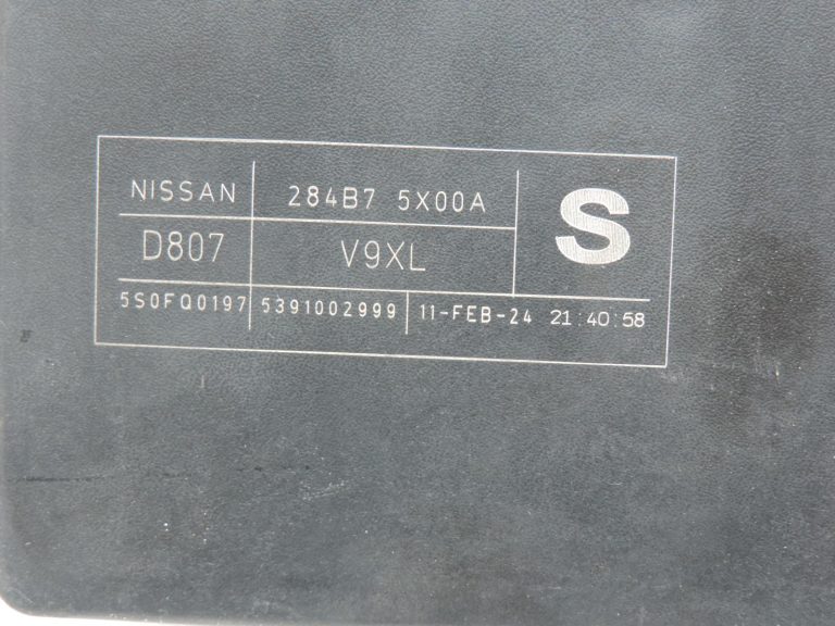 Nissan Navara II D40 3.0DCi V6 V9X drošinātāju kaste 284B75X00A