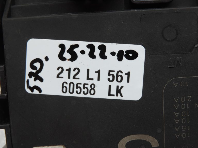 Nissan Navara II D40 3.0DCi V6 V9X drošinātāju kaste 284B75X00A
