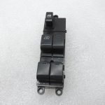 Oriģināls „Nissan Navara II D40“ logu pacēlāja slēdzis priekšā pa kreisi 254015X01D