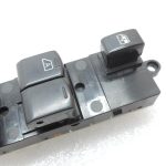 Oriģināls „Nissan Navara II D40“ logu pacēlāja slēdzis priekšā pa kreisi 254015X01D