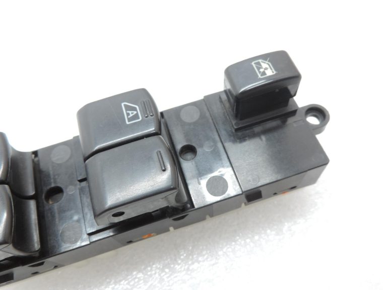 Oriģināls „Nissan Navara II D40“ logu pacēlāja slēdzis priekšā pa kreisi 254015X01D