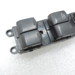 Oriģināls „Nissan Navara II D40“ logu pacēlāja slēdzis priekšā pa kreisi 254015X01D