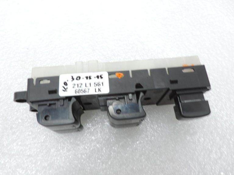Oriģināls „Nissan Navara II D40“ logu pacēlāja slēdzis priekšā pa kreisi 254015X01D