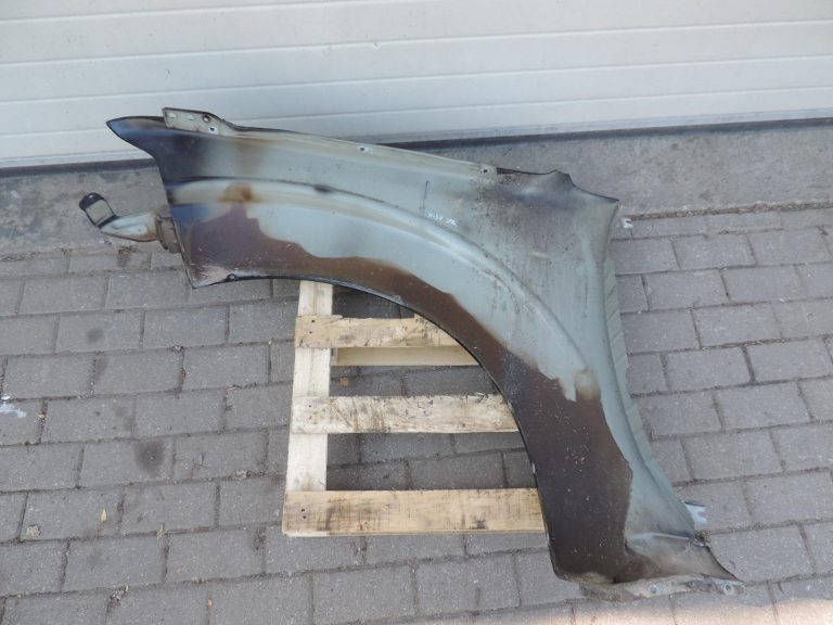 Nissan Navara II D40 priekšējais labais spārns, krāsa GN0, melns, F31004X0MA