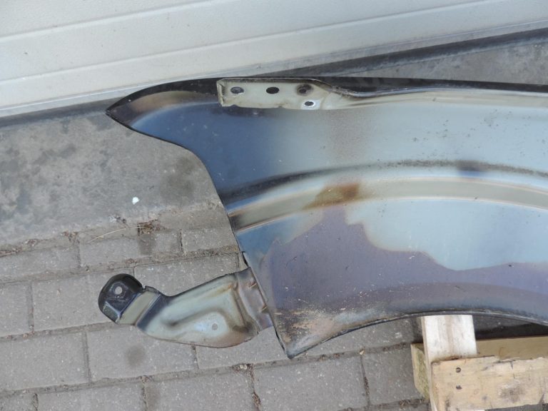 Nissan Navara II D40 priekšējais labais spārns, krāsa GN0, melns, F31004X0MA
