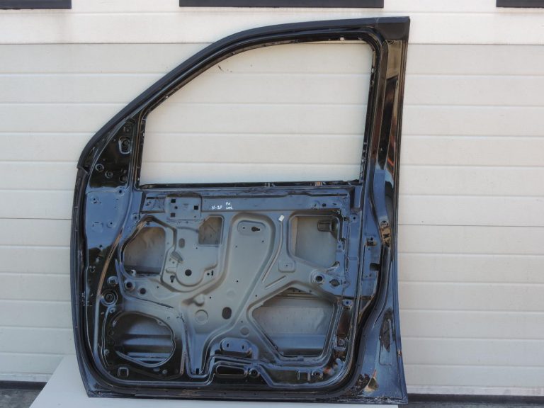 Nissan Navara II D40 priekšējā labā durvju apdare GN0, melna H01005X0MB
