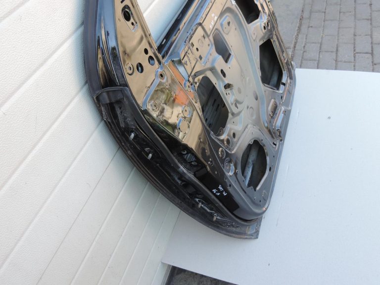 Nissan Navara II D40 priekšējā labā durvju apdare GN0, melna H01005X0MB