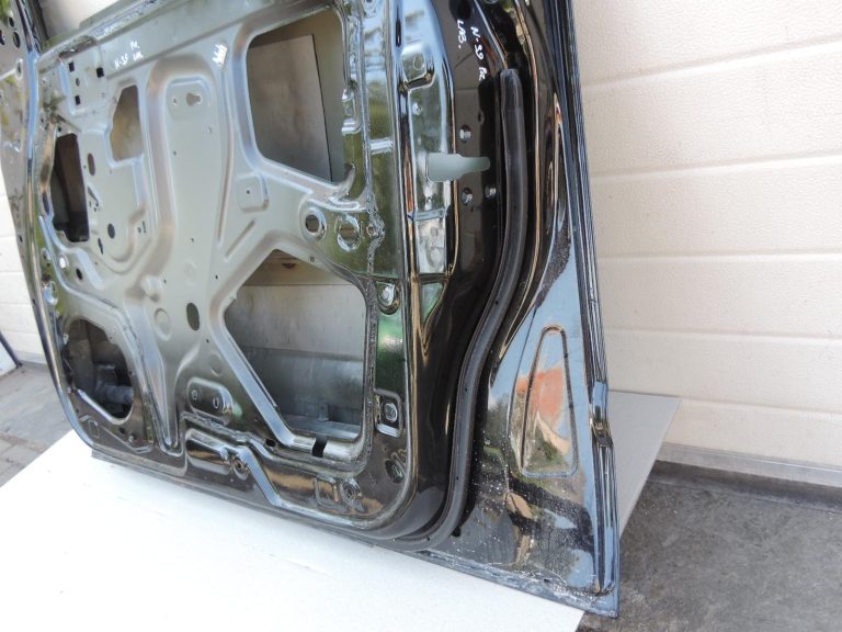 Nissan Navara II D40 priekšējā labā durvju apdare GN0, melna H01005X0MB