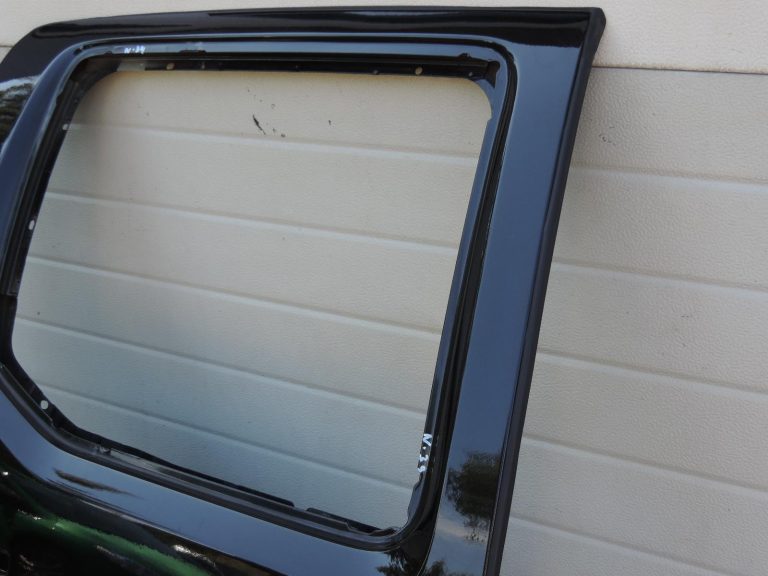 Nissan Navara II D40 aizmugurējā labā durvja rokturis GN0, melns 82101EB30J