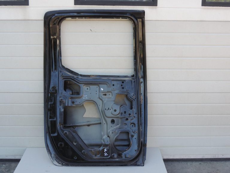Nissan Navara II D40 aizmugurējā kreisā durvju rokturis GN0, melns 82101EB30J