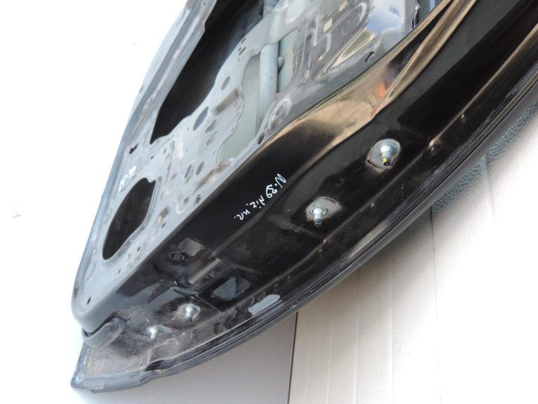 Nissan Navara II D40 aizmugurējā kreisā durvju rokturis GN0, melns 82101EB30J