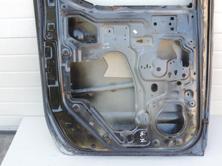 Nissan Navara II D40 aizmugurējā kreisā durvju rokturis GN0, melns 82101EB30J