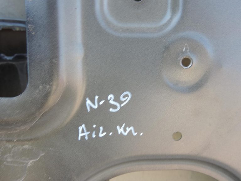 Nissan Navara II D40 aizmugurējā kreisā durvju rokturis GN0, melns 82101EB30J
