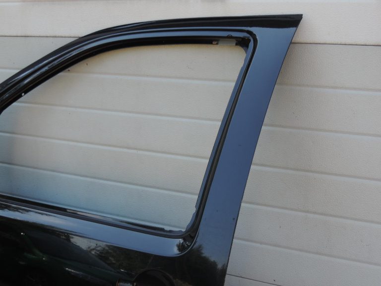 Nissan Navara II D40 priekšējā kreisā durvju apdare GN0, melna H01015X0MB