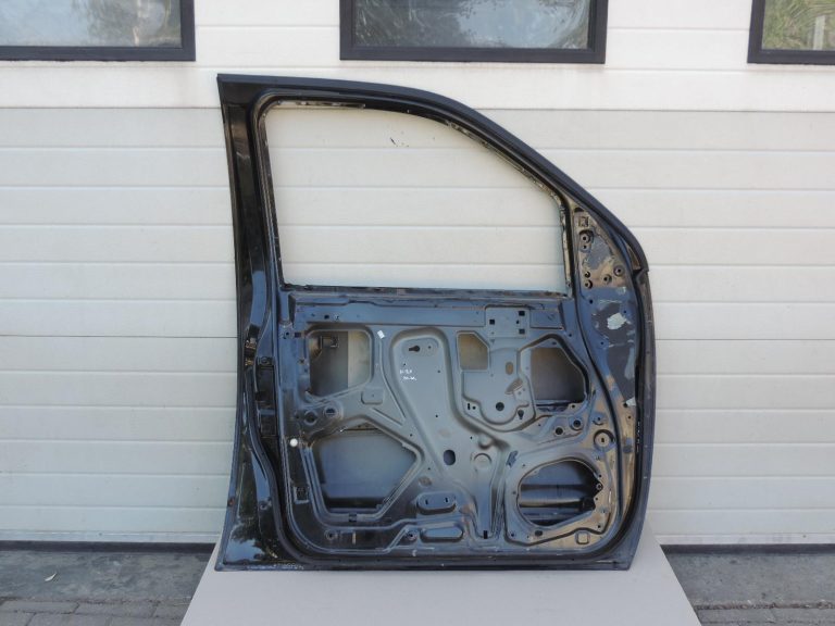 Nissan Navara II D40 priekšējā kreisā durvju apdare GN0, melna H01015X0MB