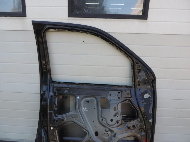 Nissan Navara II D40 priekšējā kreisā durvju apdare GN0, melna H01015X0MB