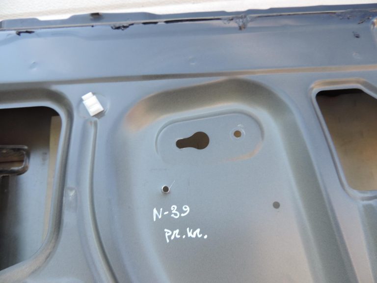 Nissan Navara II D40 priekšējā kreisā durvju apdare GN0, melna H01015X0MB