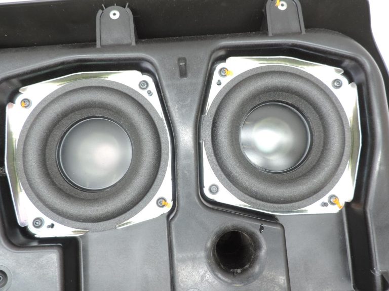 Nissan Navara II D40 Bose basu subwooferis 281705X00A