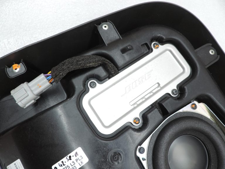 Nissan Navara II D40 Bose basu subwooferis 281705X00A