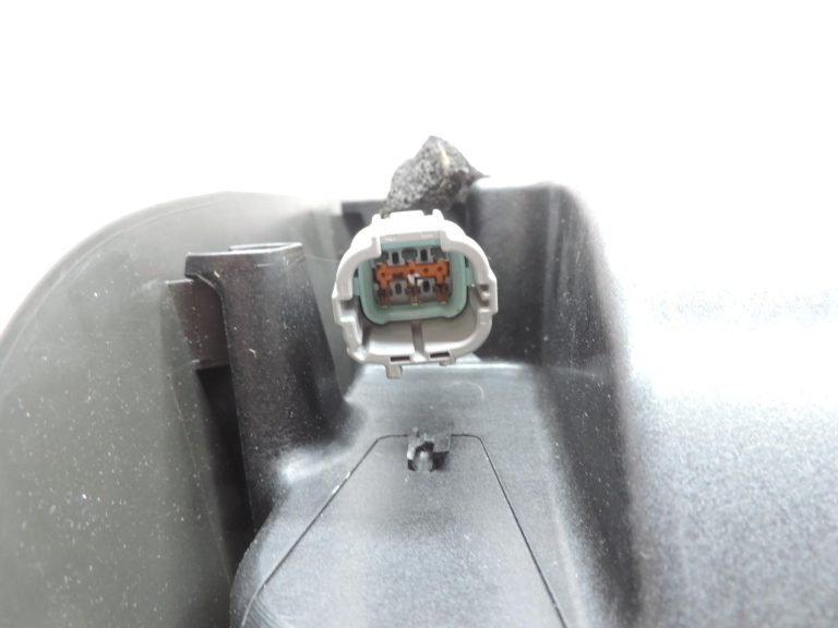 Nissan Navara II D40 Bose basu subwooferis 281705X00A