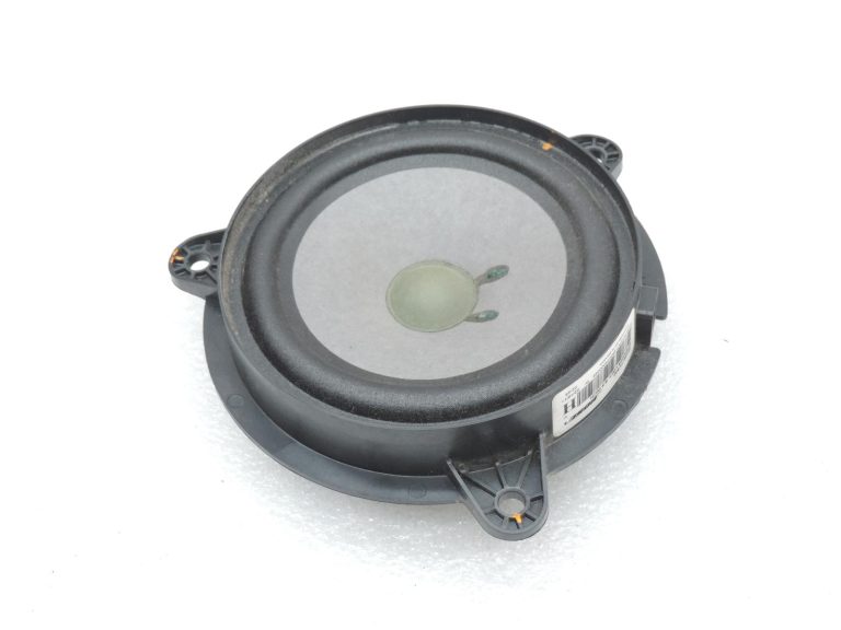 Nissan Navara II D40 Bose aizmugurējie durvju skaļruņi 281567Y300 Skaļrunis