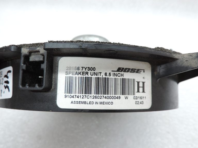 Nissan Navara II D40 Bose aizmugurējie durvju skaļruņi 281567Y300 Skaļrunis