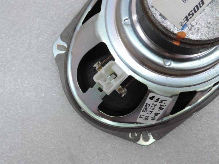 Nissan Navara II D40 Bose priekšējie durvju skaļruņi 281577S200 Speaker