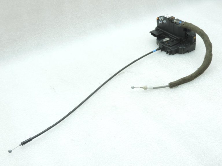 OE Nissan Navara II D40 aizmugurējās labās puses durvju slēdzene 82500EB305