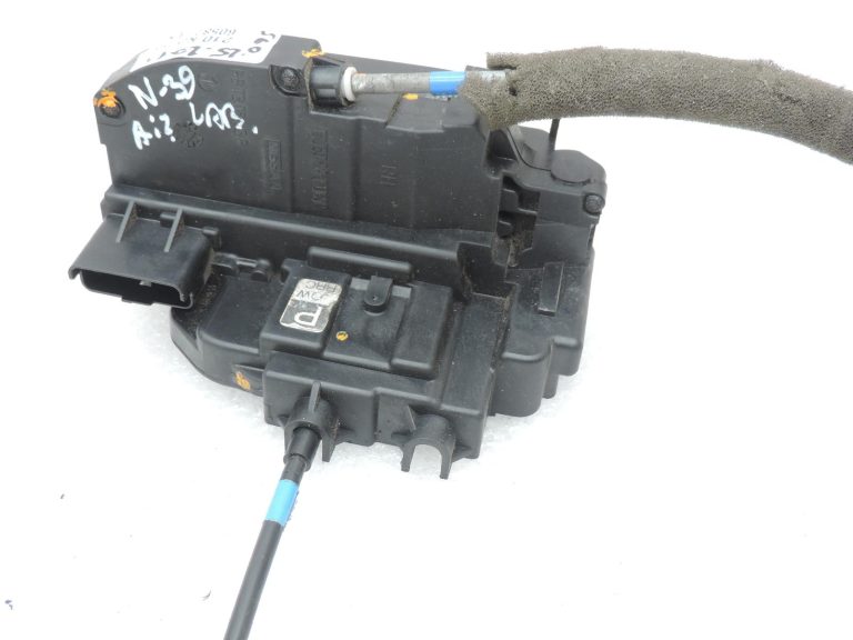 OE Nissan Navara II D40 aizmugurējās labās puses durvju slēdzene 82500EB305