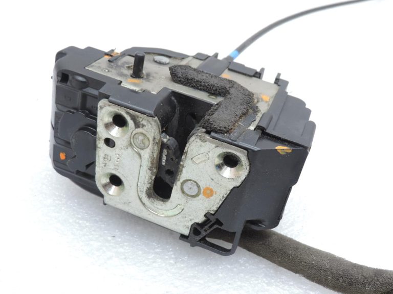 OE Nissan Navara II D40 aizmugurējās labās puses durvju slēdzene 82500EB305