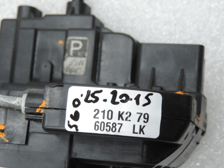 OE Nissan Navara II D40 aizmugurējās labās puses durvju slēdzene 82500EB305
