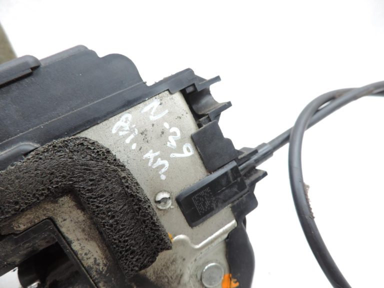 OE Nissan Navara II D40 priekšējā kreisā durvju slēdzene 805014X00A