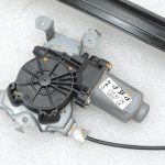 OE Nissan Navara II D40 priekšējā labā loga pacēlājs ar motoru 807004X01C
