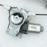 OE Nissan Navara II D40 logu pacēlājs ar motoru, aizmugurē labajā pusē 827003X30A