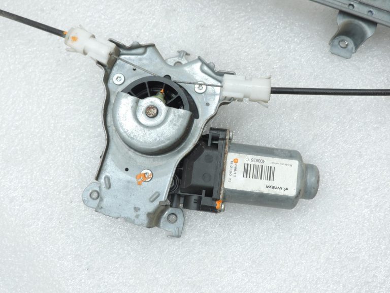 OE Nissan Navara II D40 logu pacēlājs ar motoru, aizmugurē labajā pusē 827003X30A