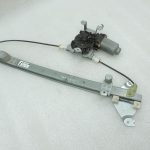 OE Nissan Navara II D40 logu pacēlājs ar motoru, aizmugurē labajā pusē 827003X30A