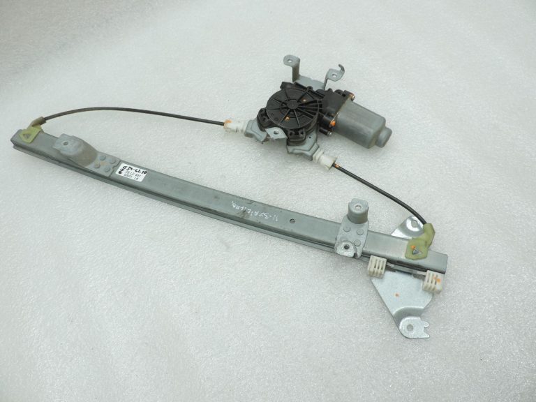 OE Nissan Navara II D40 logu pacēlājs ar motoru, aizmugurē labajā pusē 827003X30A