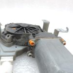 OE Nissan Navara II D40 logu pacēlājs ar motoru, aizmugurē labajā pusē 827003X30A