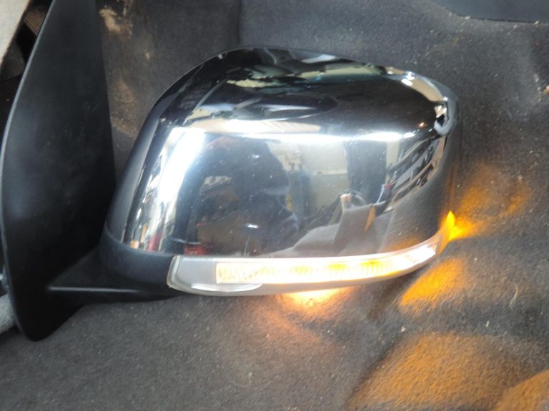 Nissan Navara II D40 kreisais ārējais spogulis, hromēts, ar pagrieziena rādītāju 963024X11A 963025X11A