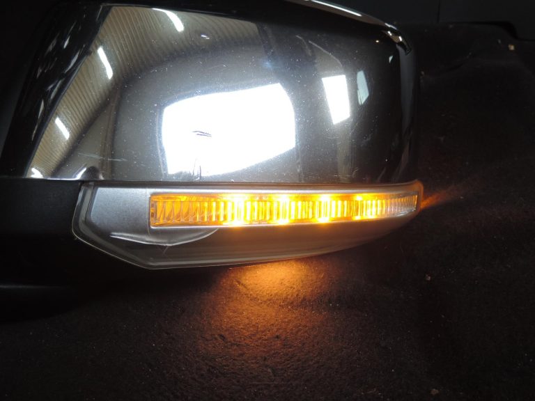 Nissan Navara II D40 kreisais ārējais spogulis, hromēts, ar pagrieziena rādītāju 963024X11A 963025X11A