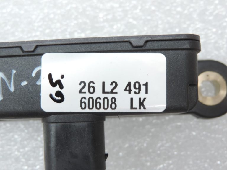 Nissan Navara II D40 pagrieziena ātruma sensors (YAW rate sensor) 479311JB0A