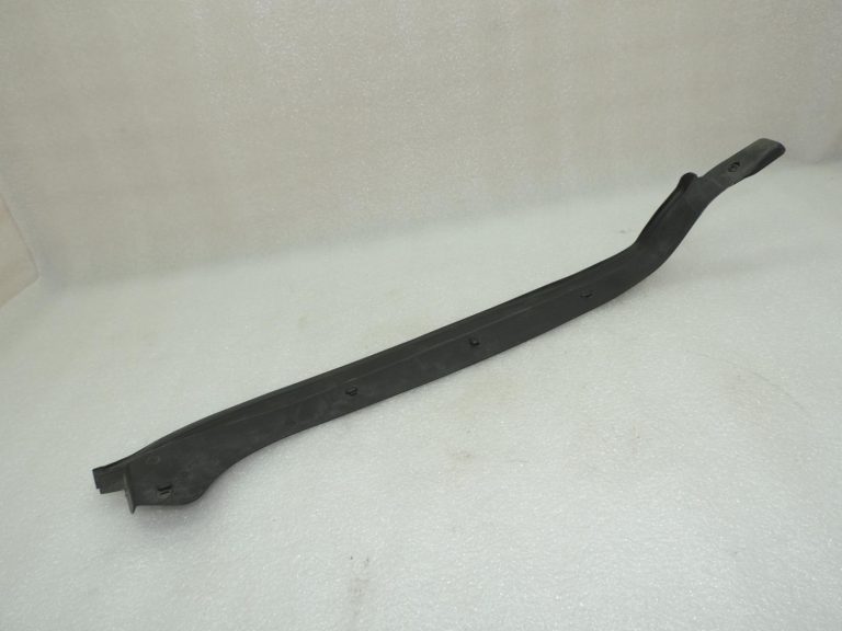 Volvo V40 CC blīvējums durvju A-staba apvalka līste priekšā pa labi 31298366 OEM