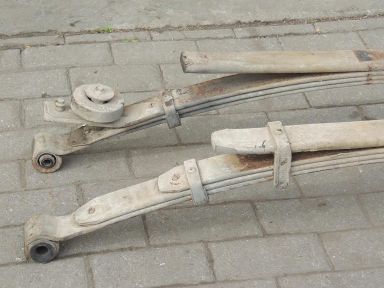 Aizmugurējā ass – Šasija (pakaļdaļa) – Aizmugurē lāgas/Resori