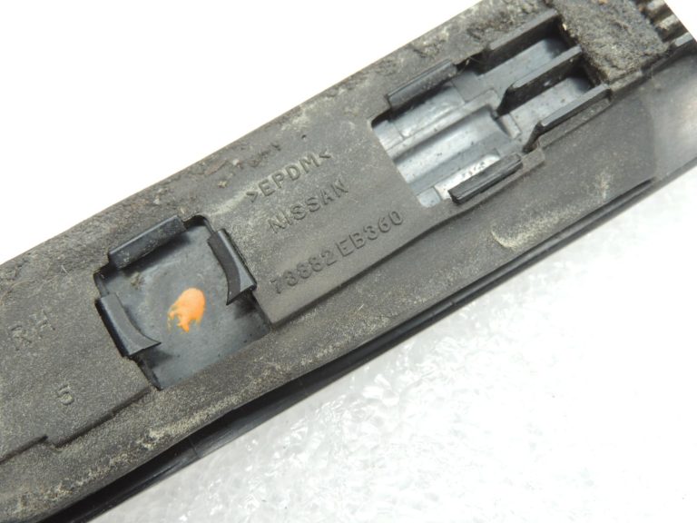 Nissan Navara D40 aizmugurējā labā puse jumta līste, dekoratīvā līste 73882EB360