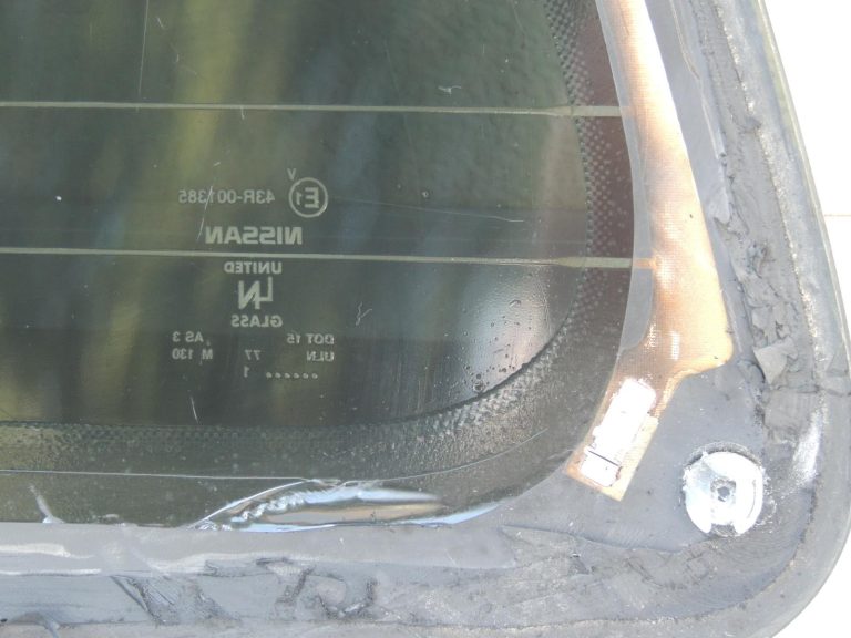 Oriģināls „Nissan Navara“ D40M aizmugurējais logs kabīnei OE 79700EB300 3.0 dCi V6 V9X