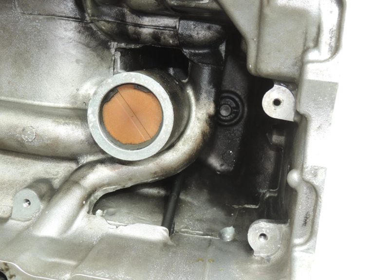 Oriģināls „Nissan Navara D40M“ eļļas karteris OE 1111000Q1E 3.0 V6 V9X LE