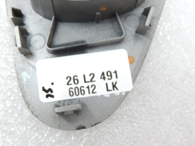Nissan Navara II D40 durvju roktura apvalks, kreisā puse 806835X00B