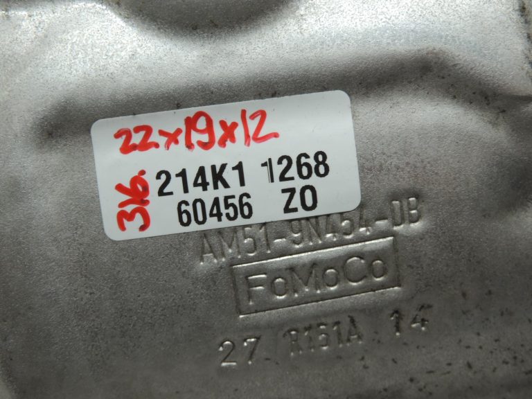 Volvo V40 Cross Country 1.6 D2 aizmugurējā siltuma aizsargplāksne ar turbokompresoru 30757841