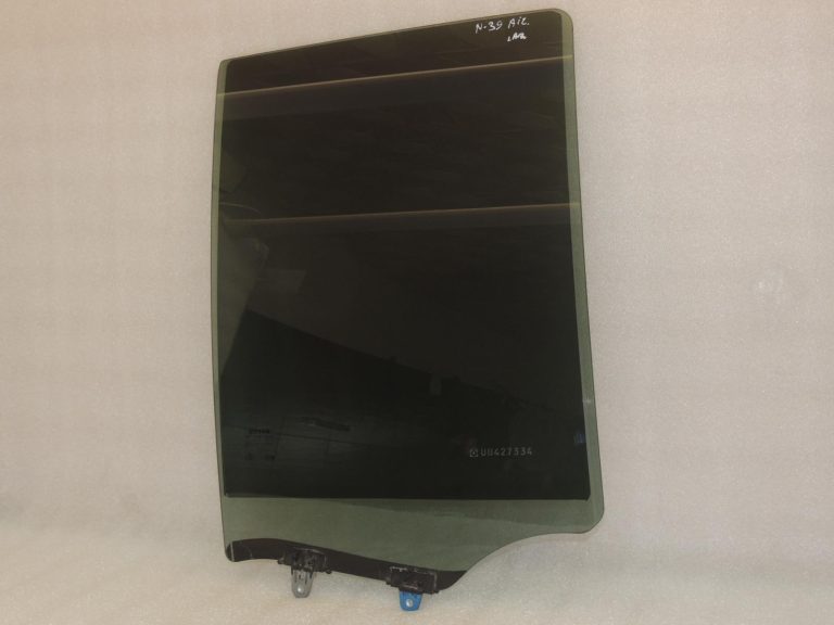 Oriģināls Nissan Navara D40M aizmugurējais labais sānu logs OE 82300EB320 3.0 V6