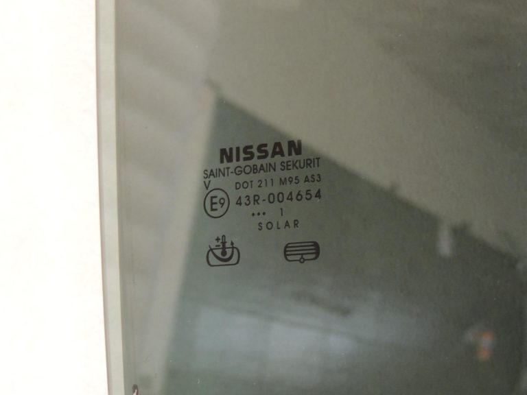 Oriģināls Nissan Navara D40M aizmugurējais labais sānu logs OE 82300EB320 3.0 V6